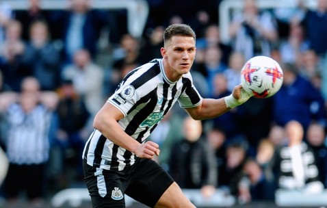 网页版登录入口-包含纽卡斯尔迎英超关键赛；关键时刻外线爆发；话题不断；赛程密集仍需轮换的词条