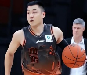 中国九游体育-转折点！山东男篮强势反弹，CBA季后赛赛后攻防权衡，目标明确，训练强度明显提升的简单介绍