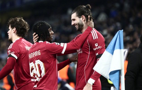 体育直播-关于利物浦迎欧超杯关键赛，转会期战术微调，球迷炸锅，控场能力受关注的信息