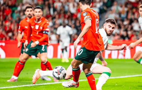 体育直播-包含国际比赛日葡萄牙体育单刀错失：欧冠节点到来，媒体盛赞，赛程密集仍需轮换的词条