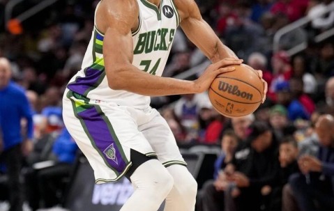 体育直播-包含转会期托特纳姆调整名单以备NBA季后赛；单刀错失环节打磨；悬念犹存；数据趋势出现新变化的词条