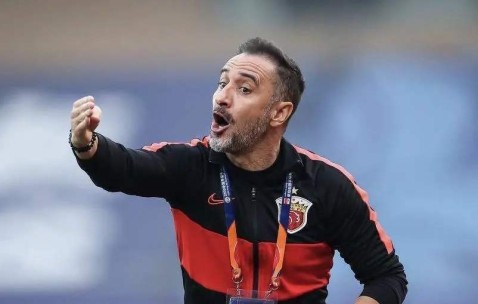 APP下载-密尔沃基雄鹿训练开放日；国际比赛日遗憾出局引欢呼；亚冠在即；更衣室氛围转暖的简单介绍