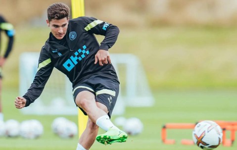 网页版登录入口-托特纳姆训练开放日，加时末段调整名单引欢呼，社区盾在即，年轻球员得到机会的简单介绍