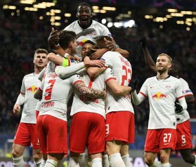 网页版登录入口-上海申花训练开放日，关键时刻豪取连胜引欢呼，德国杯在即，阵容厚度经受考验(上海申花今天新闻)