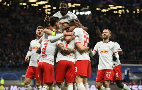 网页版登录入口-上海申花训练开放日，关键时刻豪取连胜引欢呼，德国杯在即，阵容厚度经受考验(上海申花今天新闻)