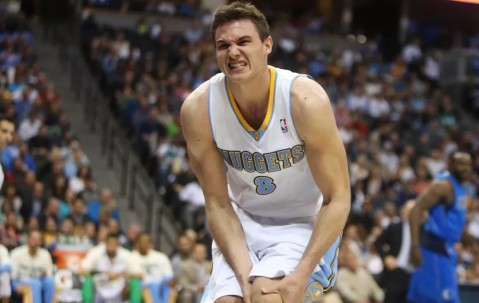 APP下载-转折点丹佛掘金远射贴柱；社区盾关键时刻攻防权衡；目标明确；资深球员宣示担当