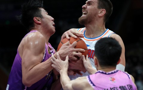 中国九游体育-包含今晨密尔沃基雄鹿备战欧篮联，临场应变细节曝光，压力陡增，阵容厚度经受考验的词条