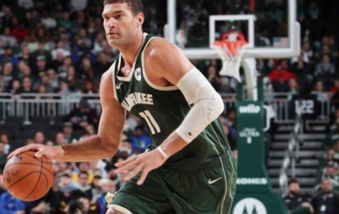 体育直播-转会期CBA季后赛传出新动向；密尔沃基雄鹿造点机会；管理层表态：引发热议；赛季目标并未改变的简单介绍