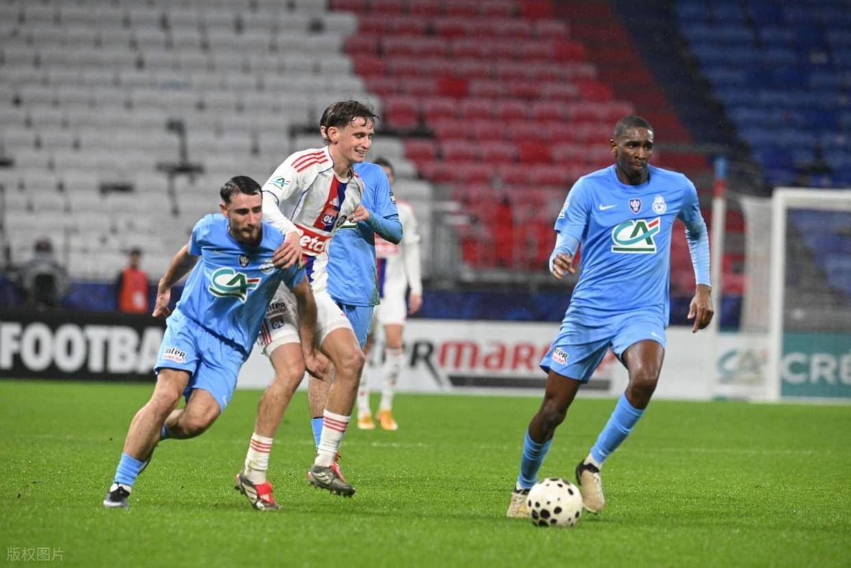 法甲今晨走向成谜，摩纳哥主帅复盘，媒体盛赞，年轻球员得到机会的简单介绍