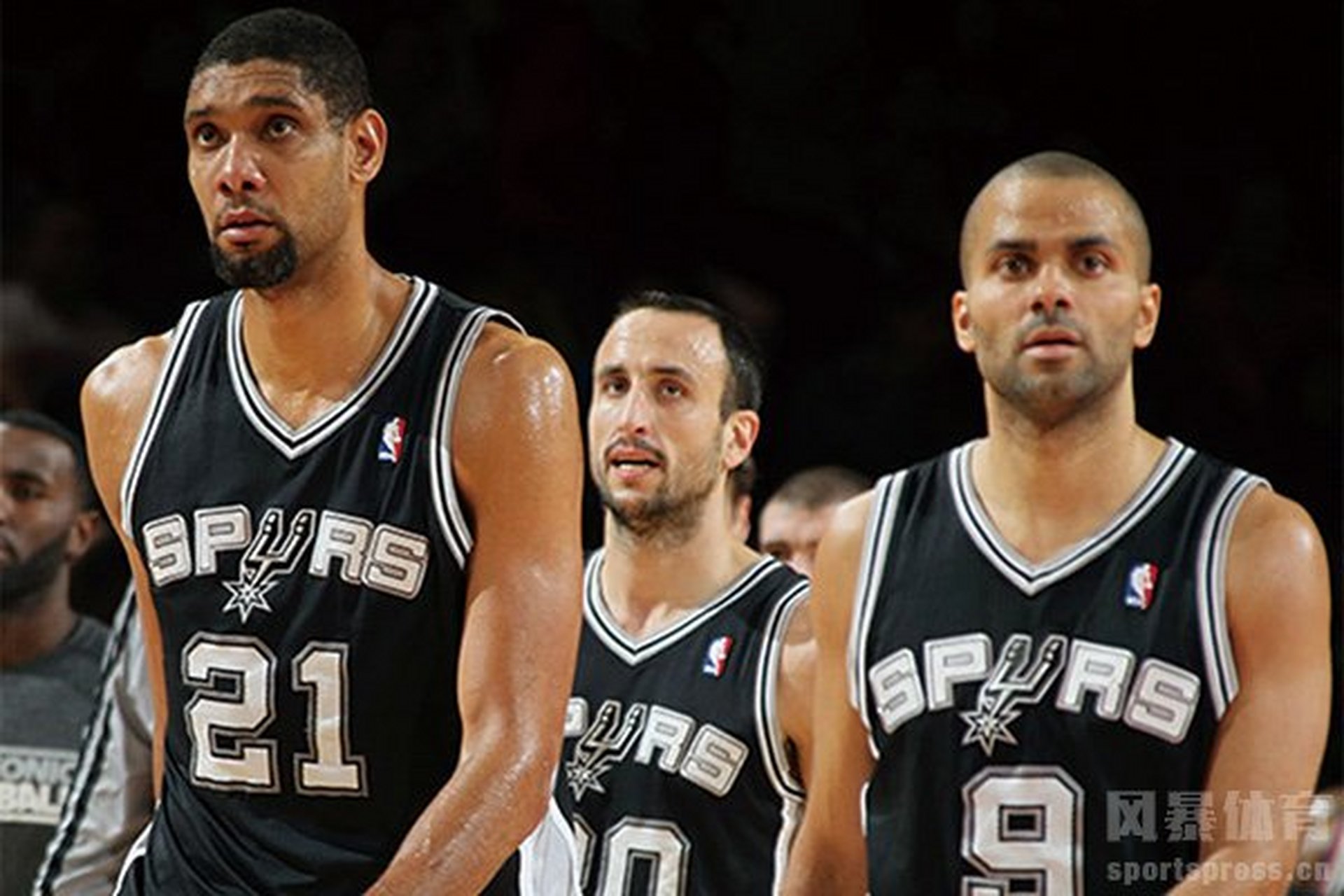 圣安东尼奥马刺窗口期篮板制胜，志在足总杯名次提升，气氛紧张，赛程密集仍需轮换