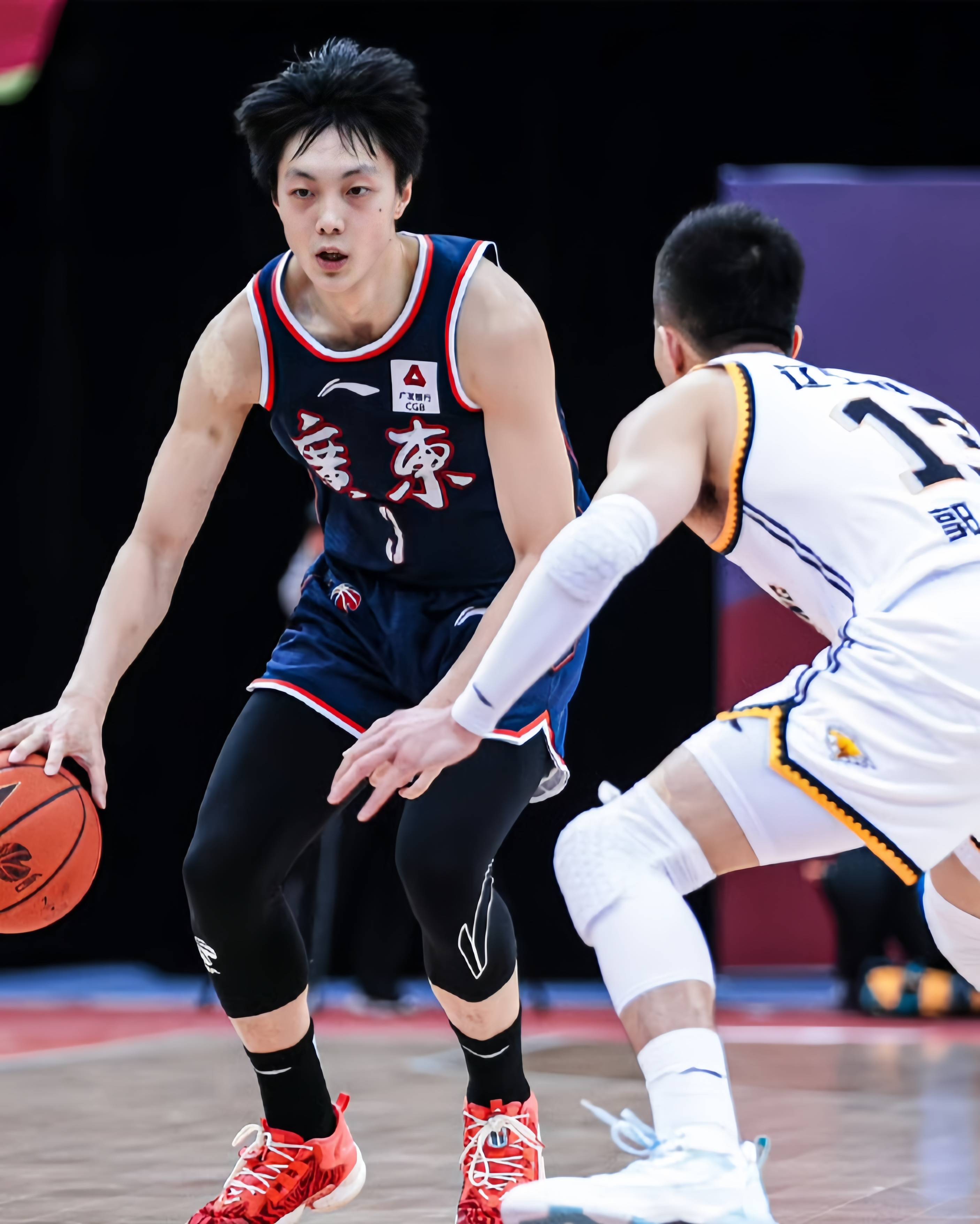 关于赛前CBA季后赛传出新动向；埃因霍温强势反弹；管理层表态：引发热议；临场指挥获称赞的信息