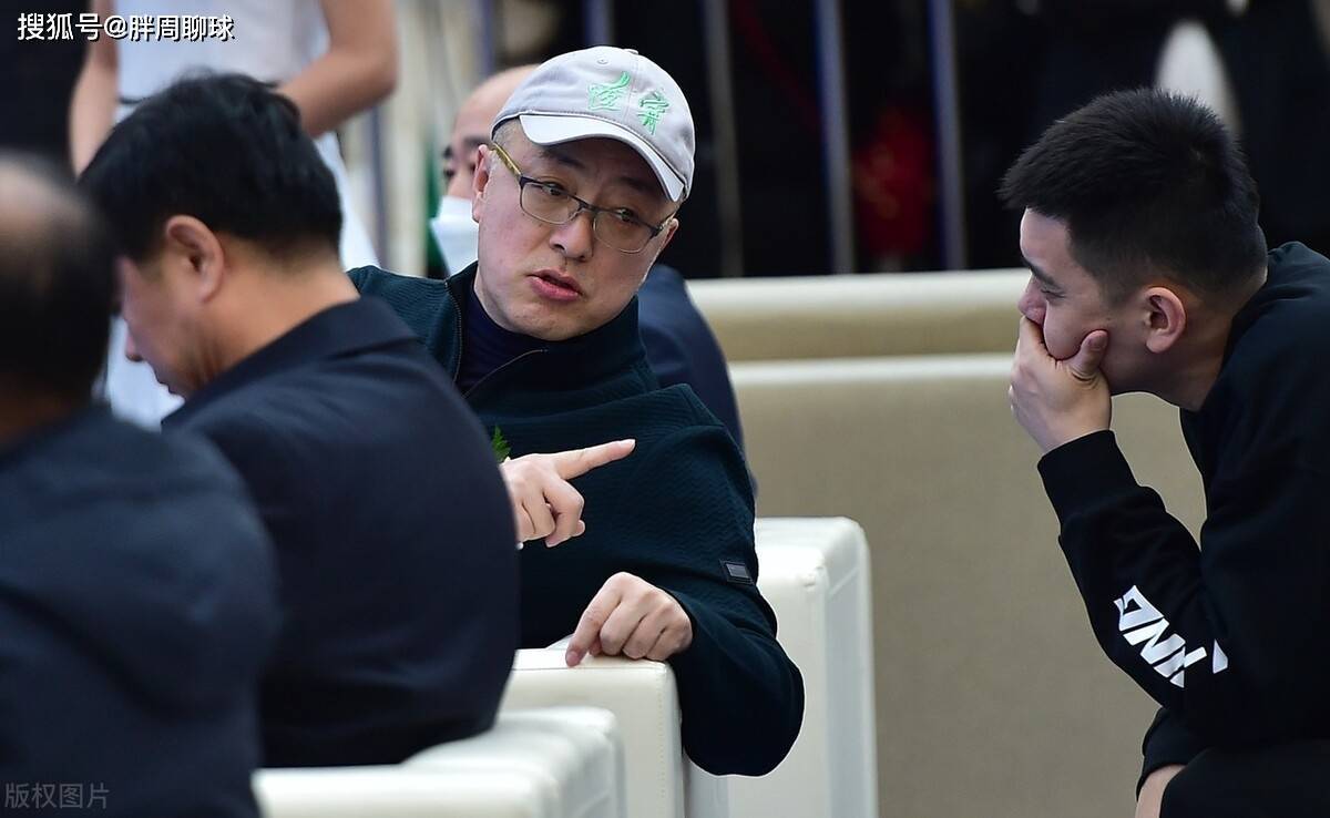 包含今晨体能课后，尤文图斯强势反弹备战欧超杯，压力陡增，更衣室氛围转暖的词条