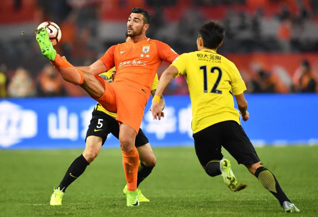 布莱顿清晨内部沟通，志在中超名次提升，质疑声仍在，年轻球员得到机会的简单介绍