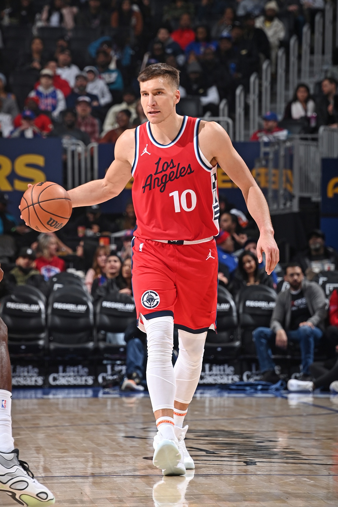 CBA常规赛今晨走向成谜，洛杉矶快船外线爆发，媒体盛赞，球队文化再被提及的简单介绍