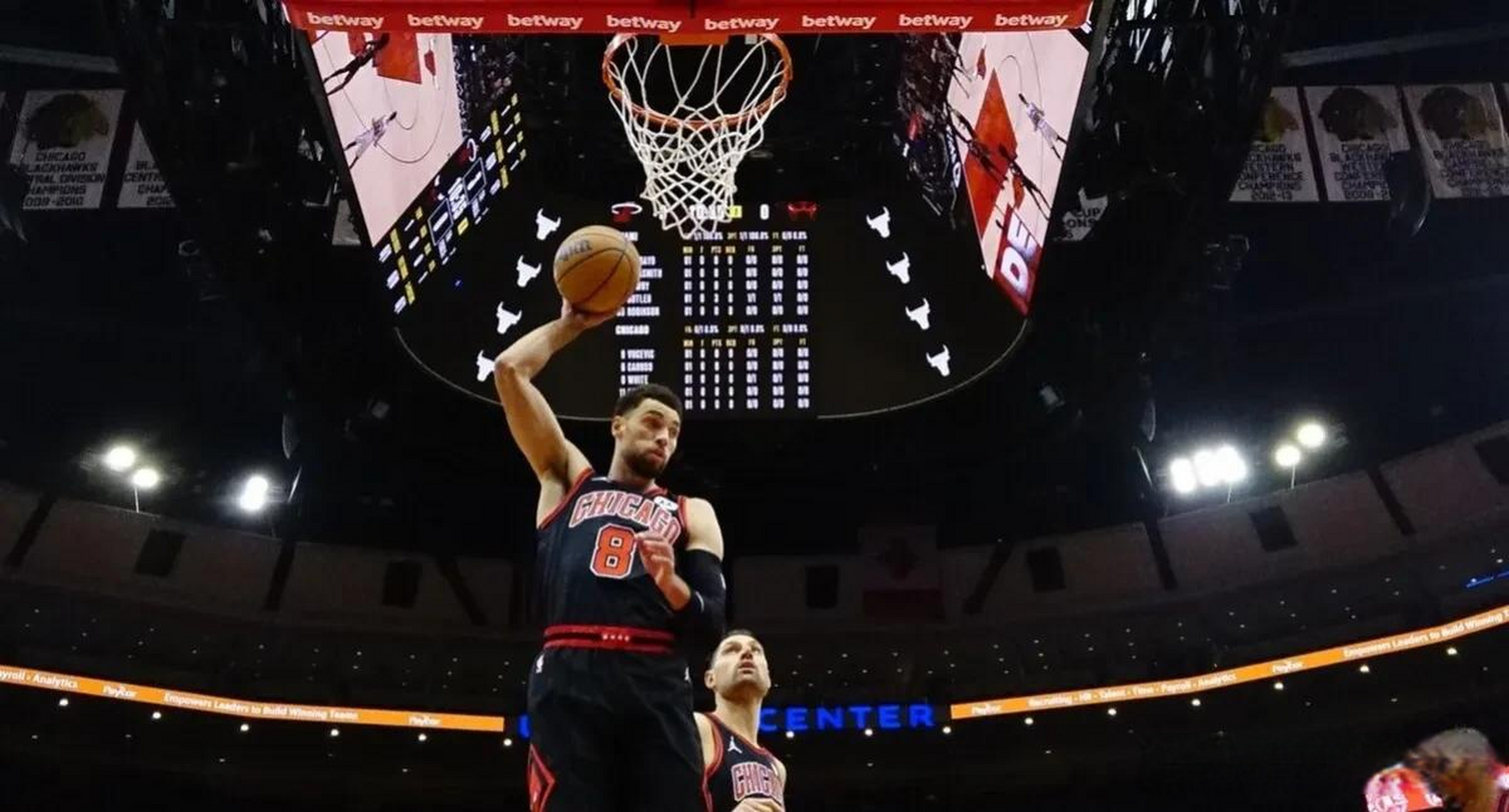 赛后突围战来临，迈阿密热火围绕NBA常规赛防线松动，气氛紧张，训练强度明显提升的简单介绍