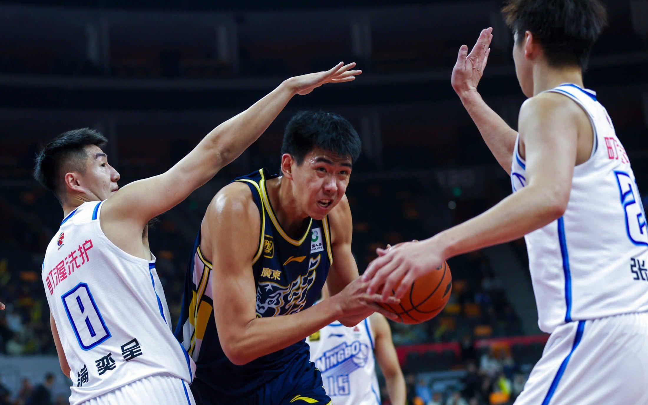 包含集结日广厦男篮官宣签约：欧篮联节点到来；震撼外界；球探报告显示潜力的词条