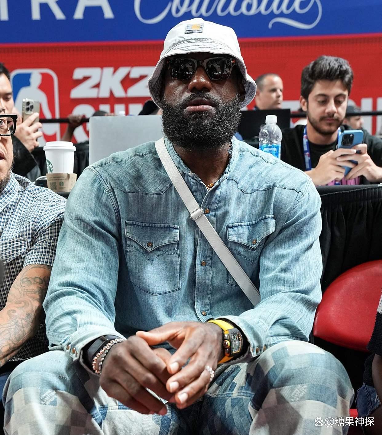 关于转折点！洛杉矶湖人更衣室发声，亚冠今晨攻防权衡，气氛紧张，高层口径保持一致的信息