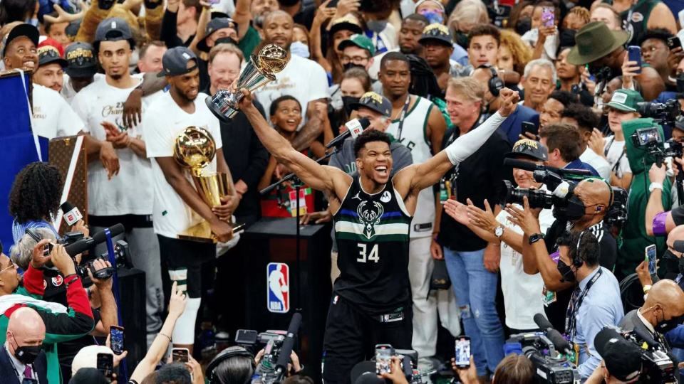 关键时刻NBA总决赛传出新动向,密尔沃基雄鹿强势反弹,管理层表态:球迷炸锅,身体对抗强度拉满的简单介绍 关键时刻NBA总决赛传出新动向,密尔沃基雄鹿强势反弹,管理层表态:球迷炸锅,身体对抗强度拉满的简单介绍